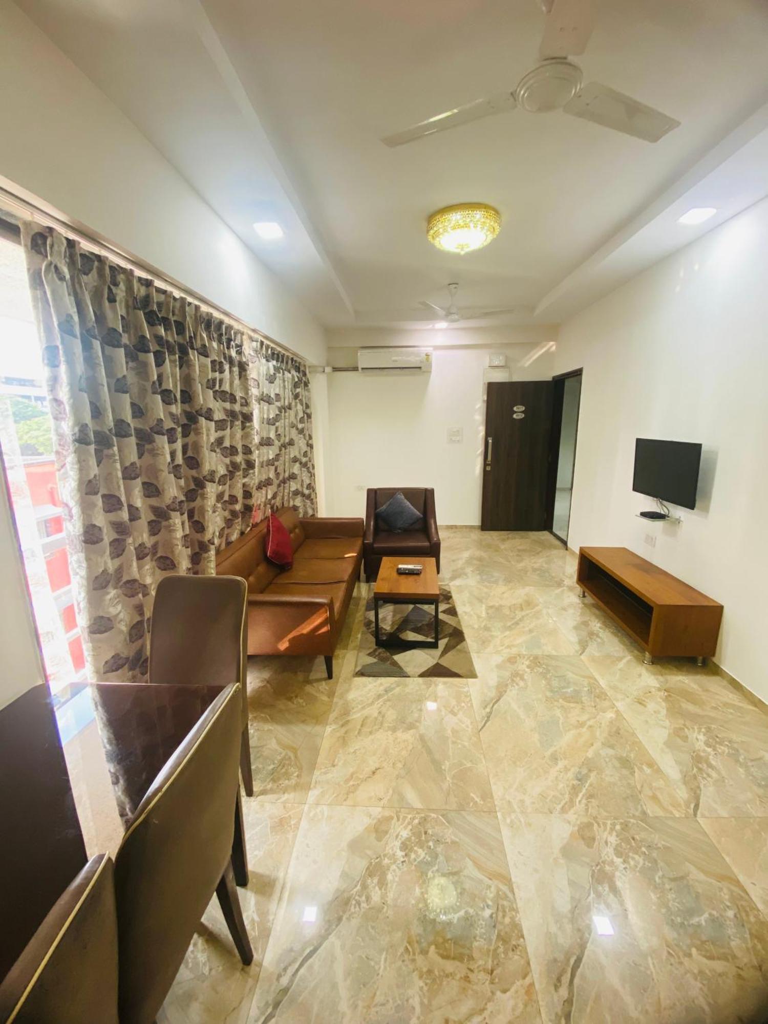 Mumbai House Luxury Apartments Santacruz East, มุมไบ ภายนอก รูปภาพ