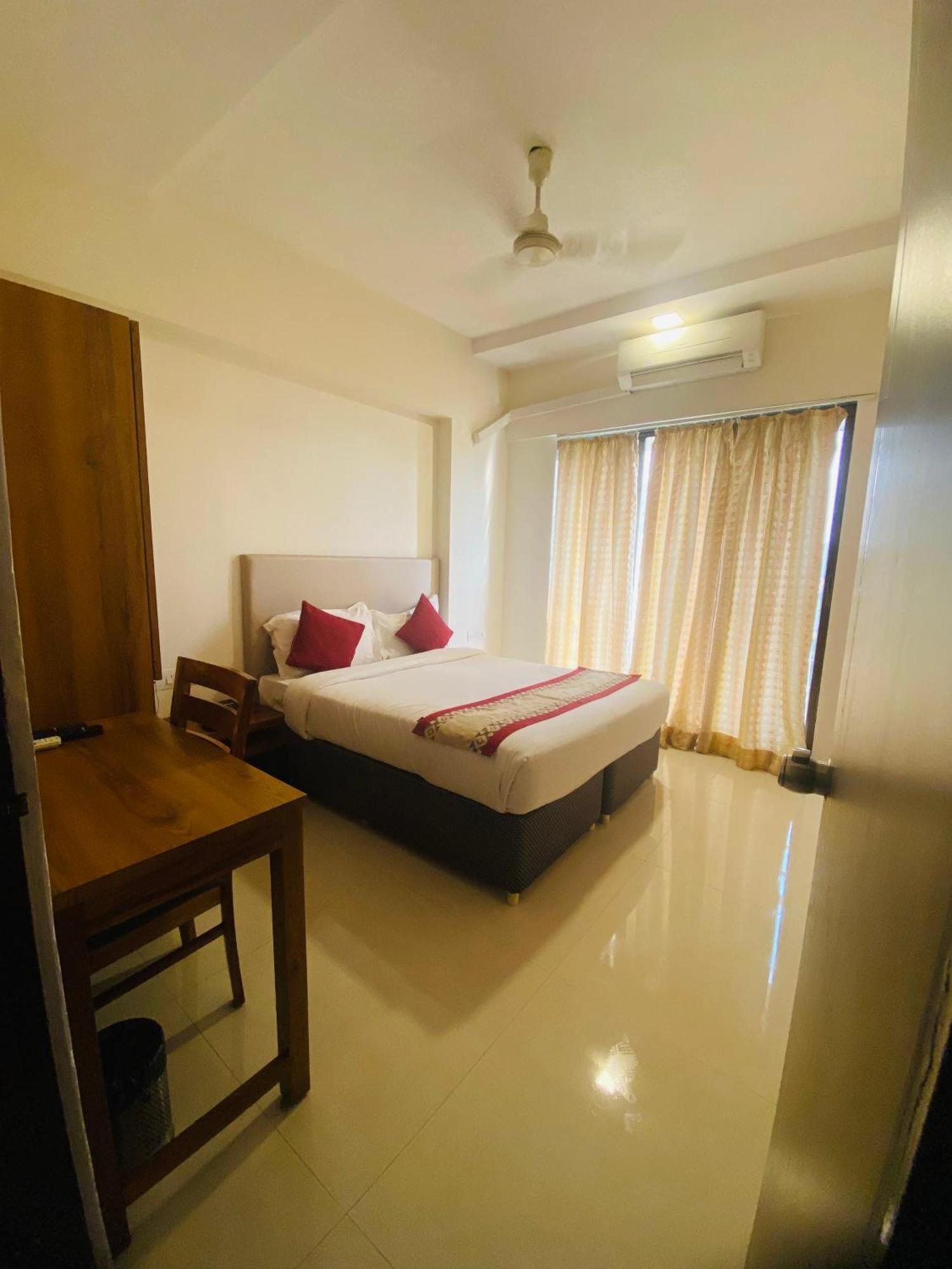 Mumbai House Luxury Apartments Santacruz East, มุมไบ ภายนอก รูปภาพ