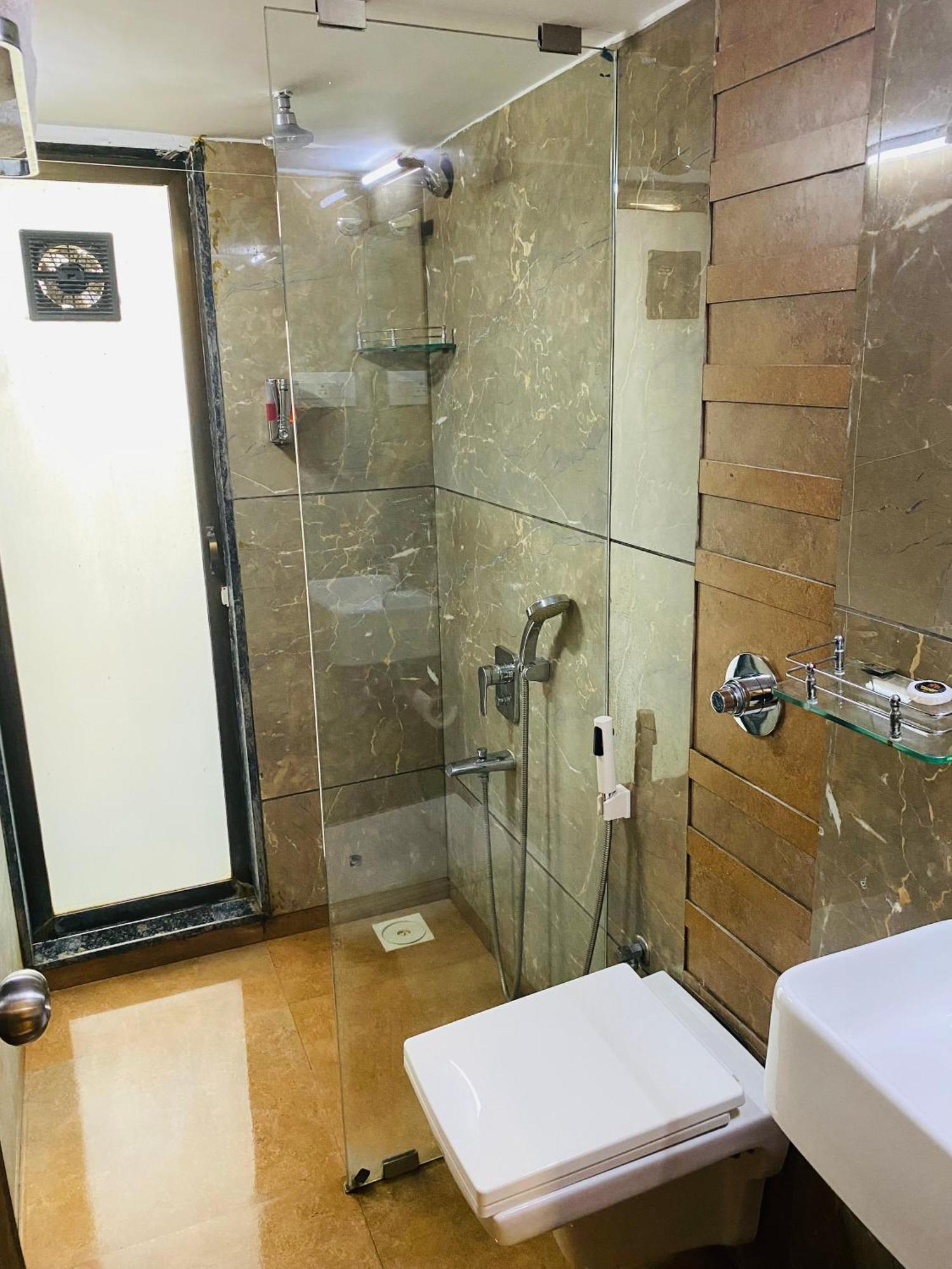Mumbai House Luxury Apartments Santacruz East, มุมไบ ภายนอก รูปภาพ