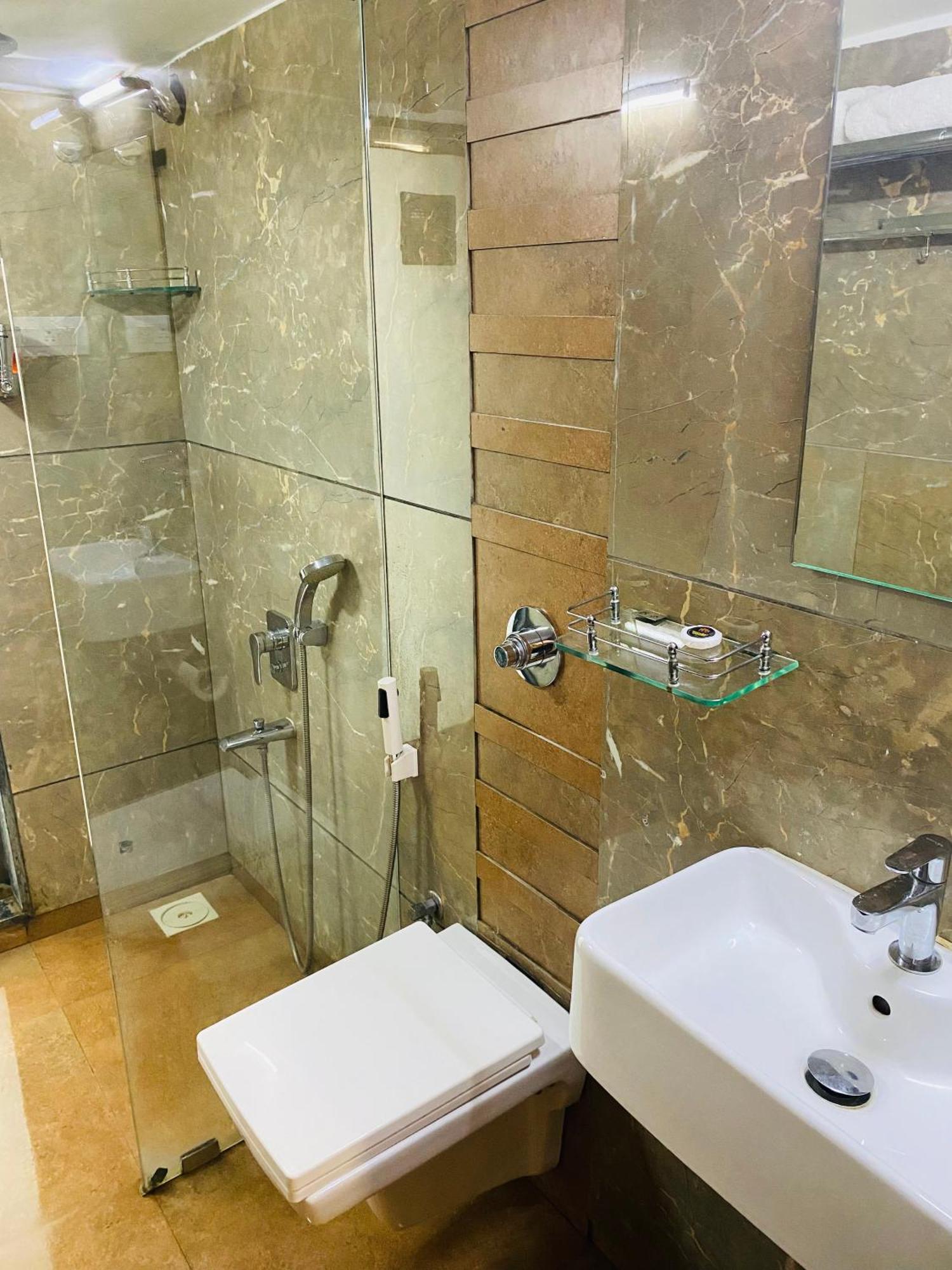 Mumbai House Luxury Apartments Santacruz East, มุมไบ ภายนอก รูปภาพ
