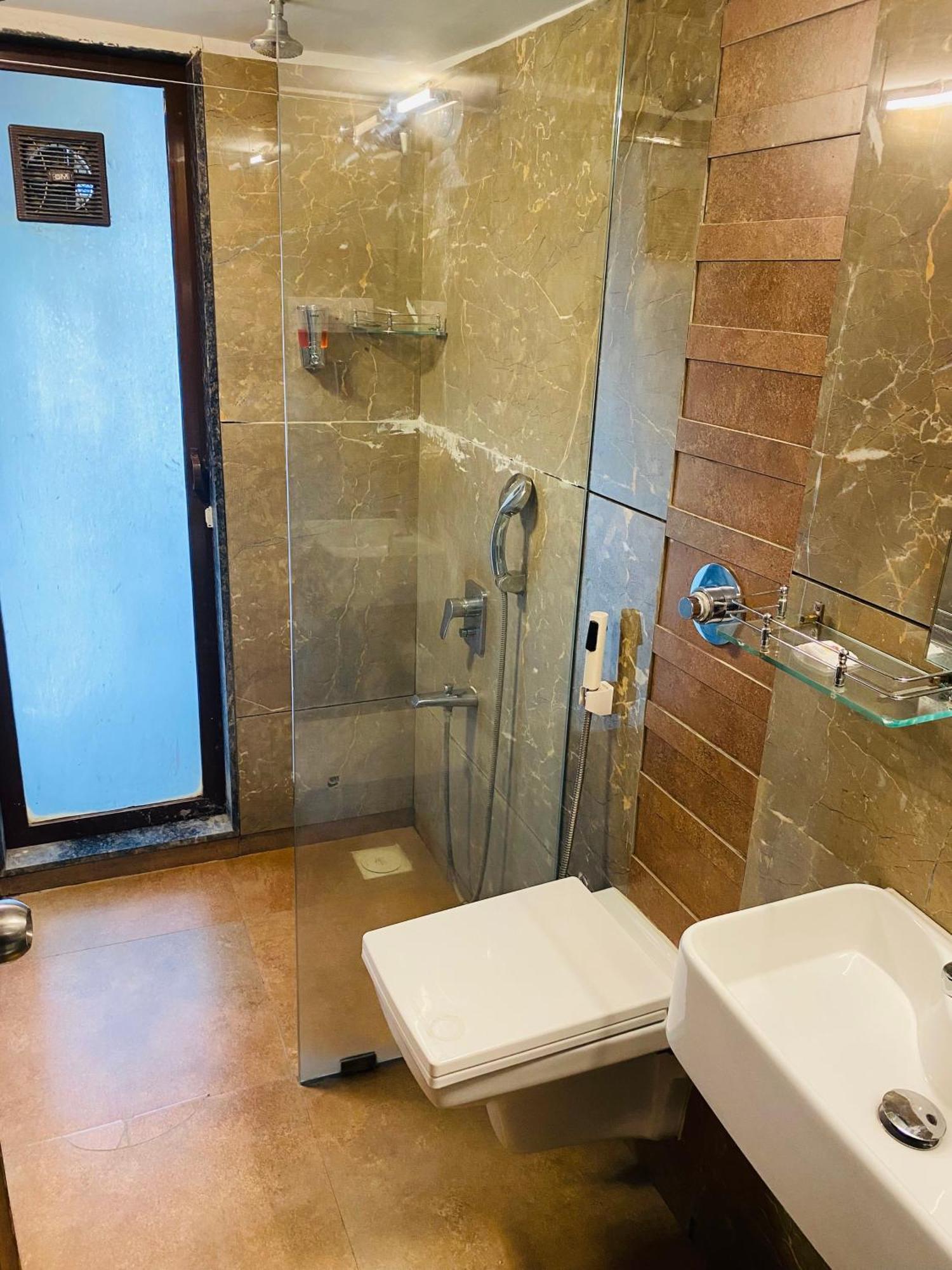 Mumbai House Luxury Apartments Santacruz East, มุมไบ ภายนอก รูปภาพ