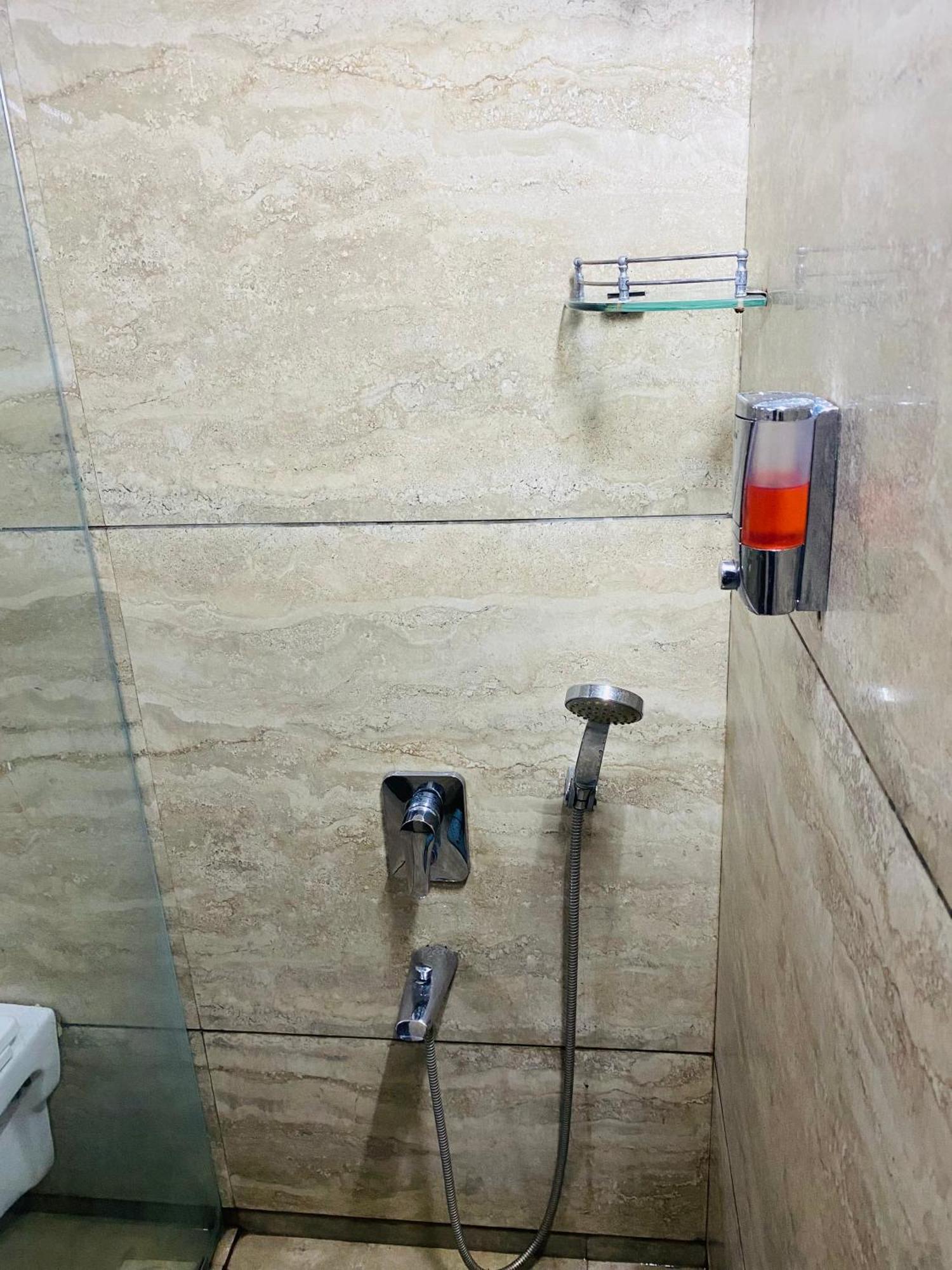 Mumbai House Luxury Apartments Santacruz East, มุมไบ ภายนอก รูปภาพ
