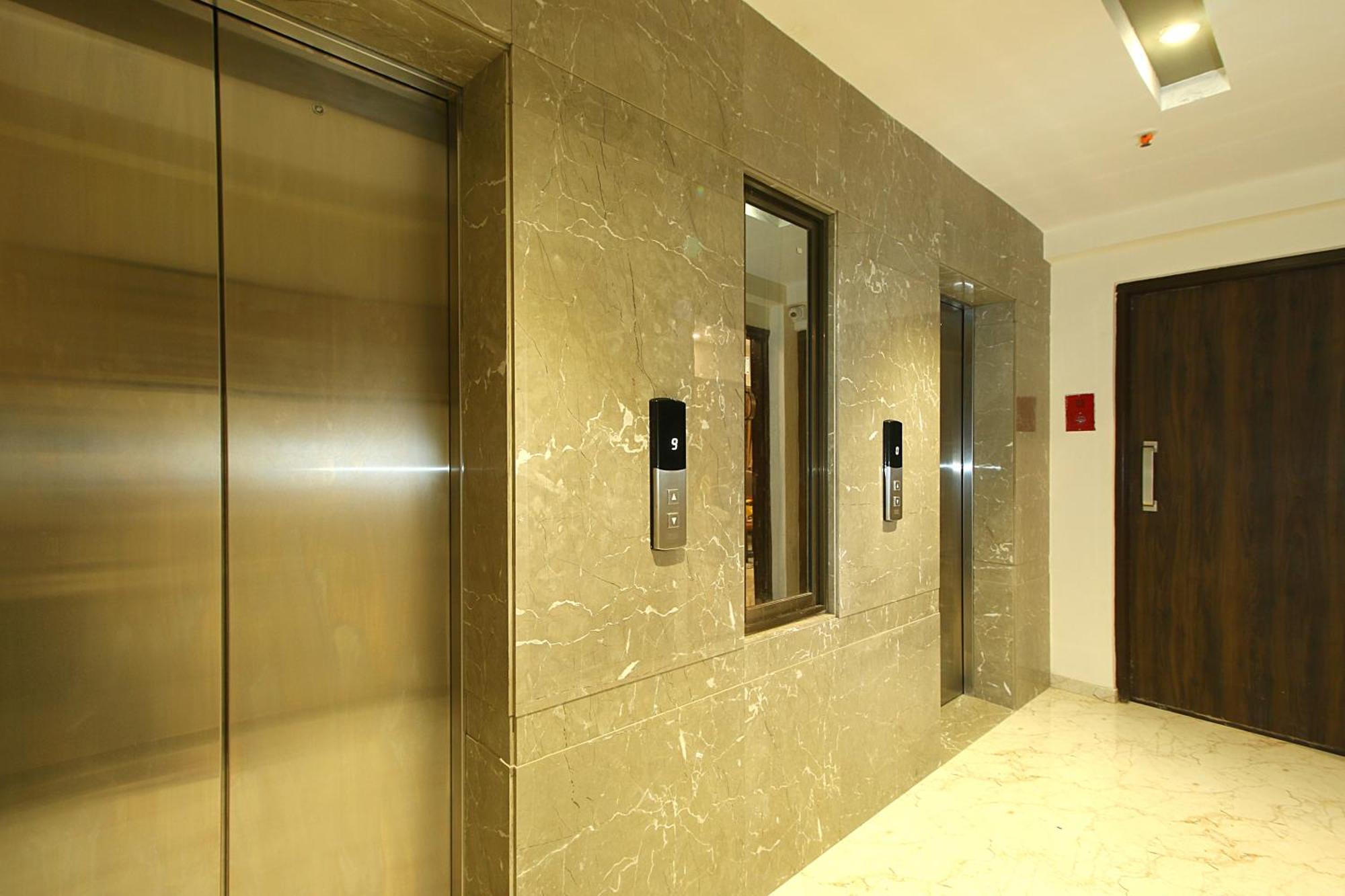 Mumbai House Luxury Apartments Santacruz East, มุมไบ ภายนอก รูปภาพ