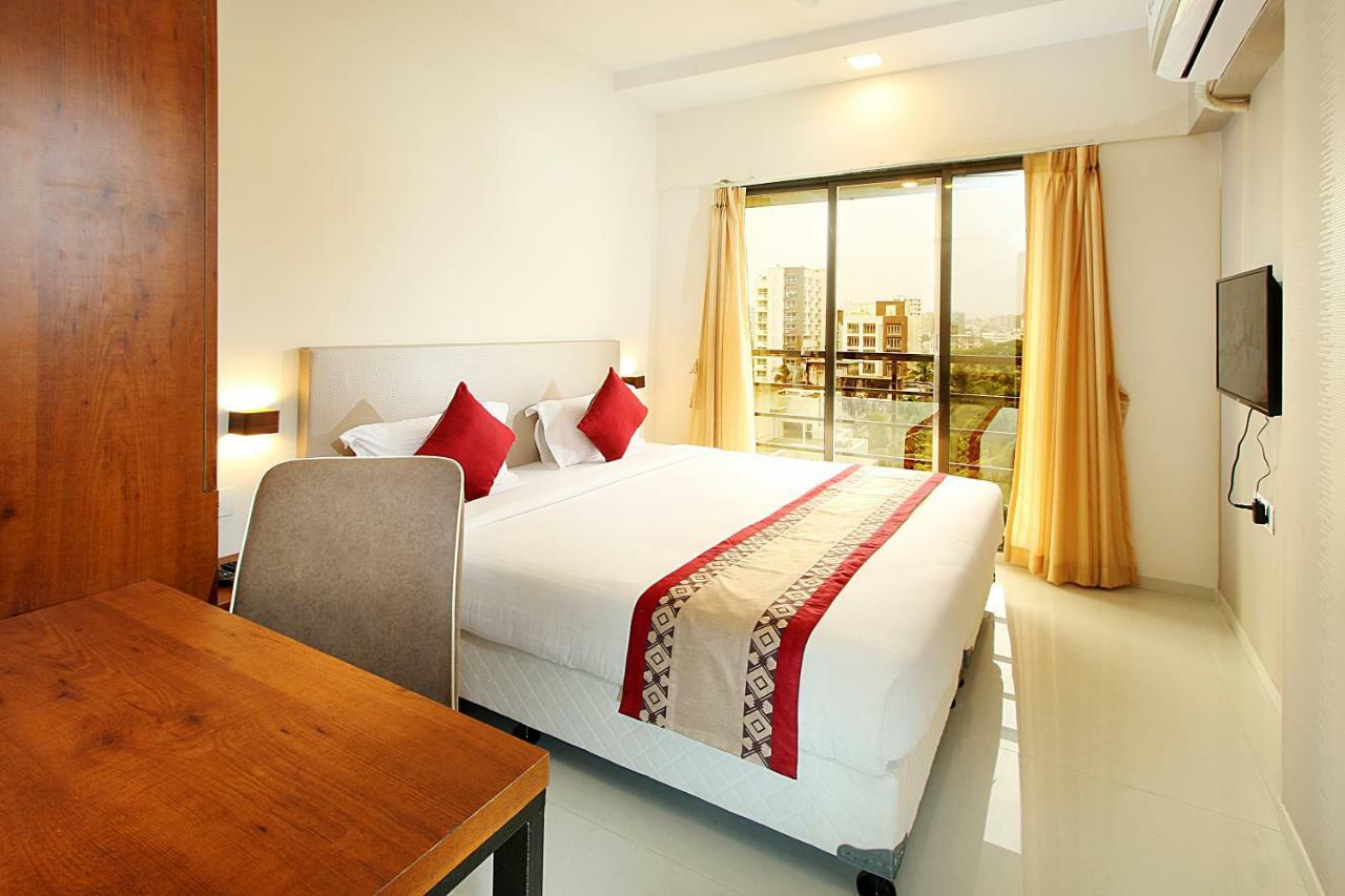 Mumbai House Luxury Apartments Santacruz East, มุมไบ ภายนอก รูปภาพ