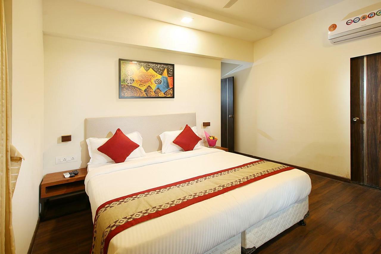 Mumbai House Luxury Apartments Santacruz East, มุมไบ ภายนอก รูปภาพ