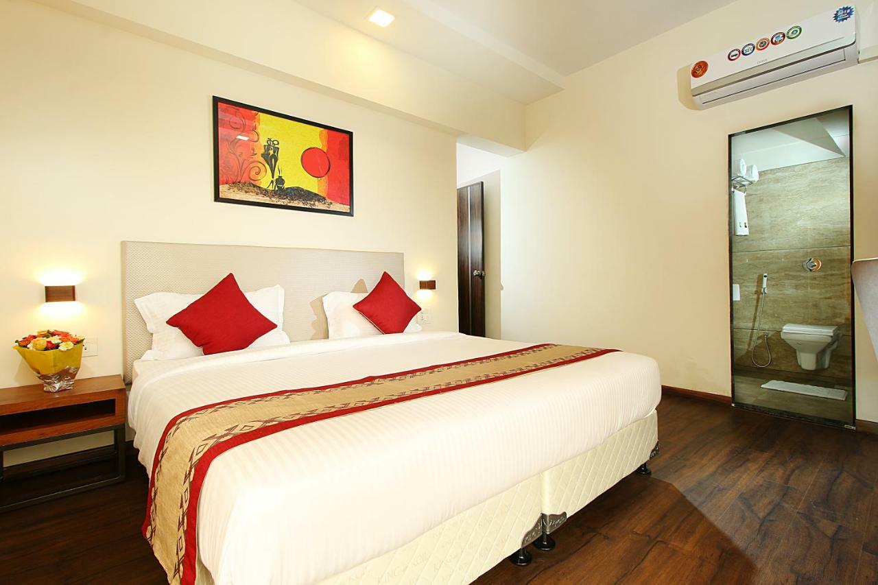Mumbai House Luxury Apartments Santacruz East, มุมไบ ภายนอก รูปภาพ