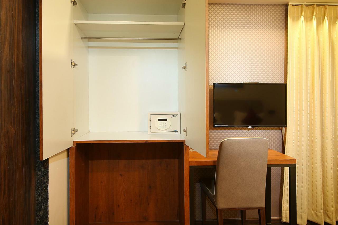 Mumbai House Luxury Apartments Santacruz East, มุมไบ ภายนอก รูปภาพ