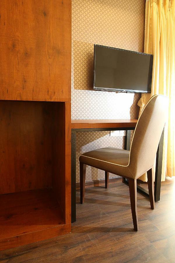 Mumbai House Luxury Apartments Santacruz East, มุมไบ ภายนอก รูปภาพ