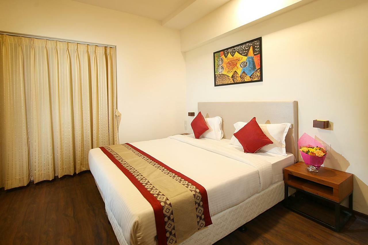 Mumbai House Luxury Apartments Santacruz East, มุมไบ ภายนอก รูปภาพ