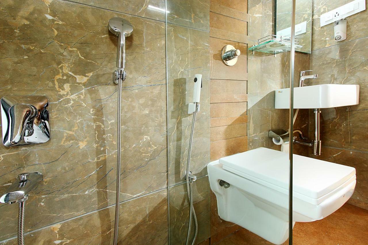 Mumbai House Luxury Apartments Santacruz East, มุมไบ ภายนอก รูปภาพ